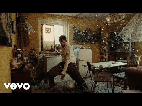 Betterov - In meinem Zimmer spielen sich Dramen ab (Official Video)
