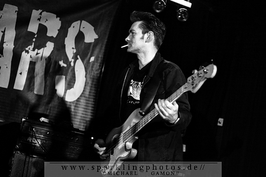 2010-11-26_Dead_Guitars_-_Bild_004x.jpg