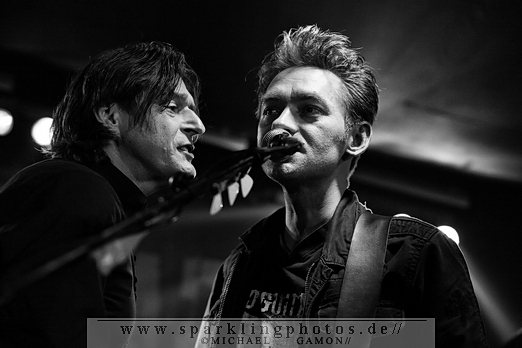 2010-11-26_Dead_Guitars_-_Bild_006x.jpg