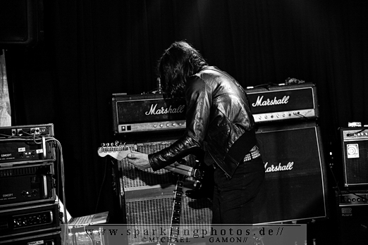 2010-11-26_Dead_Guitars_-_Bild_018x.jpg
