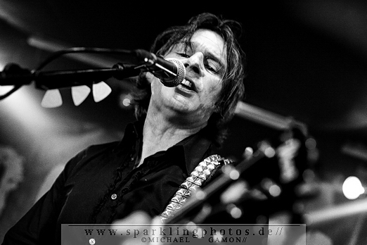 2010-11-26_Dead_Guitars_-_Bild_023x.jpg