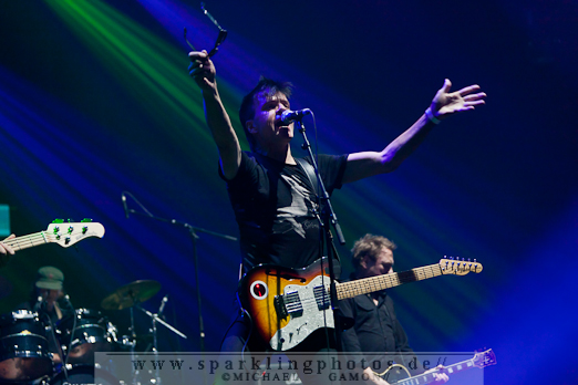 2011-10-30_Sinners_Day_-_Gene_Loves_Jezebel_-_Bild_001x.jpg