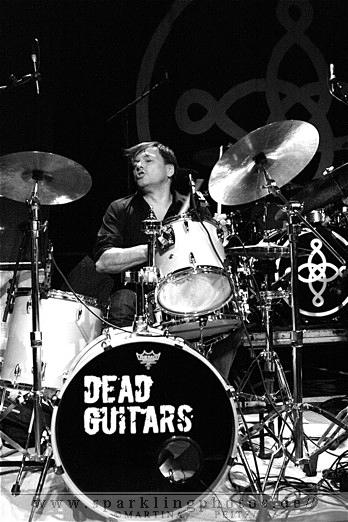 2011-11-01_Dead_Guitars_-_Bild_005.jpg