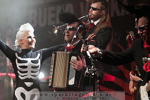2011-12-05_Leningrad_Cowboys_-_Bild_006.jpg