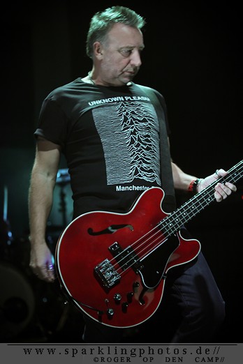 2011-12-20_Peter_Hook_-_Bild_003.jpg