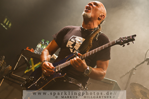 2012-04-05_Samy_Deluxe_und_Tsunami_Band_-_Bild_003.jpg