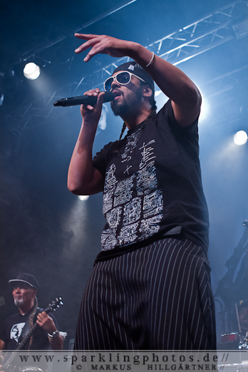 2012-04-05_Samy_Deluxe_und_Tsunami_Band_-_Bild_011.jpg