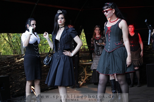 312_schnuermotte_0912_0110ac.jpg
