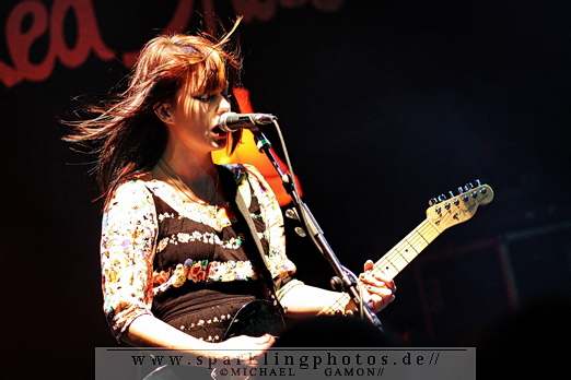 Die Gewinner von 3x2 Tickets bei unserer BLOOD RED SHOES Verlosung stehen fest! 