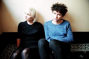 Preview : THE RAVEONETTES erleuchten deutsche Bühnen mit ihrem düsteren Garagenrock Preview : THE RAVEONETTES erleuchten deutsche Bühnen mit ihrem düsteren Garagenrock