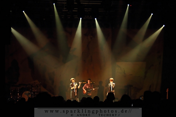 TEGAN AND SARA - L- Esch-sur-Alzette, Rockhal (24.06.2013) TEGAN AND SARA - L- Esch-sur-Alzette, Rockhal (24.06.2013)