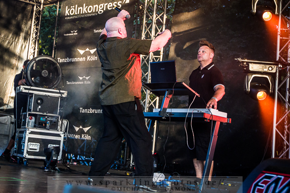 2013-07-21_VNV_Nation_-_Bild_004x_1.jpg