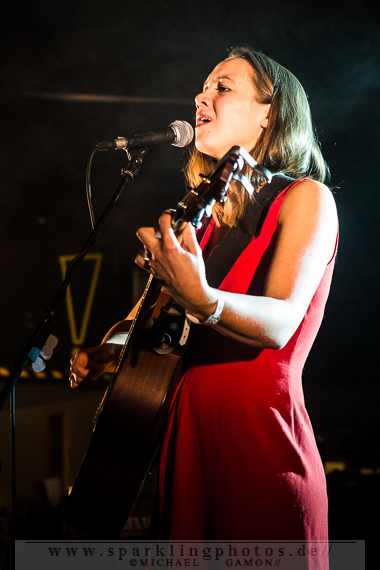 2013-11-23_Sophie_Hunger_-_Bild_001x.jpg