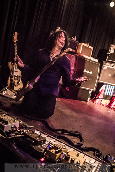 2013-12-21_Dead_Guitars_-_Bild_004x.jpg