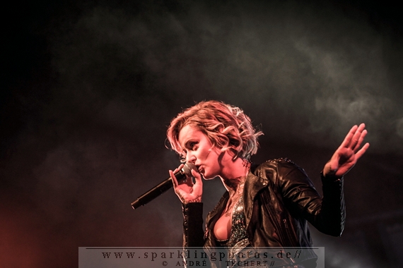 2014-02-11_Jennifer_Rostock_-_Bild_001.jpg