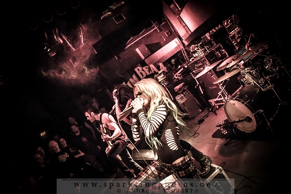 2014-02-28_Butcher_Babies_-_Bild_010.jpg