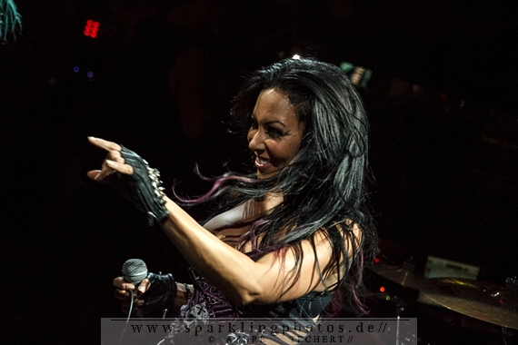 2014-02-28_Butcher_Babies_-_Bild_024.jpg