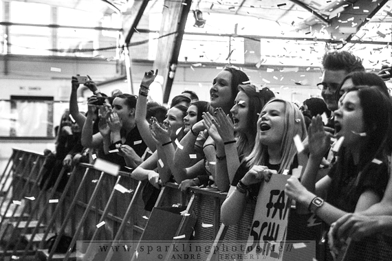 2014-05-17_Jennifer_Rostock_-_Bild_013.jpg