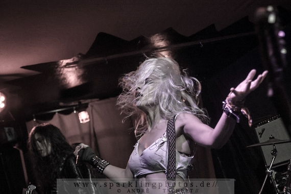 2014-10-25_Barb_Wire_Dolls_-_Bild_006.jpg