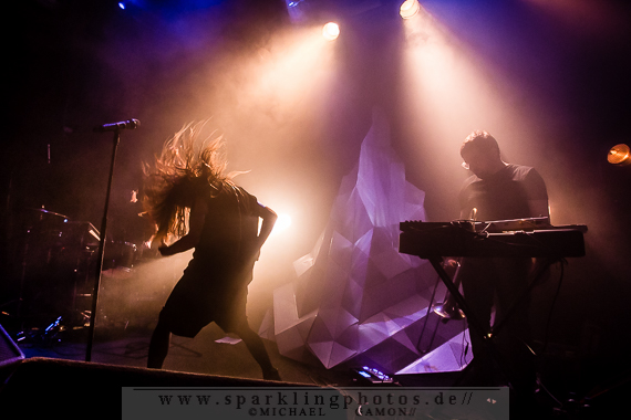 2014-11-10_Zola_Jesus_-_Bild_001x.jpg