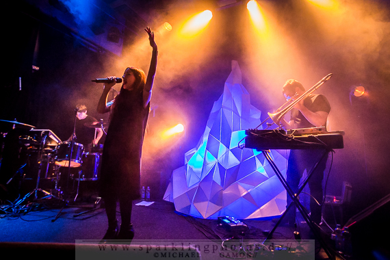 2014-11-10_Zola_Jesus_-_Bild_022x.jpg