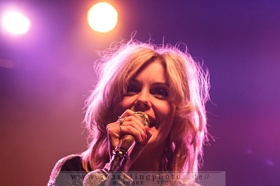 2014-11-11_The_Asteroids_Galaxy_Tour_-_Bild_007.jpg