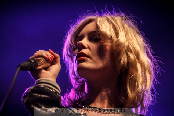 2014-11-11_The_Asteroids_Galaxy_Tour_-_Bild_012.jpg