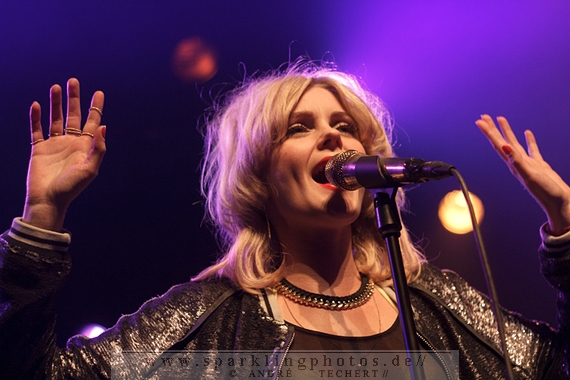 2014-11-11_The_Asteroids_Galaxy_Tour_-_Bild_014.jpg