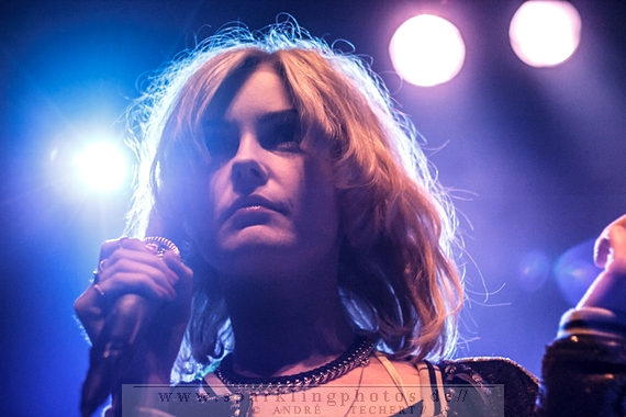 2014-11-11_The_Asteroids_Galaxy_Tour_-_Bild_023.jpg