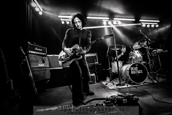 2014-12-20_Dead_Guitars_-_Bild_005x.jpg