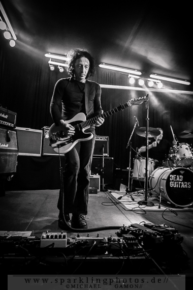 2014-12-20_Dead_Guitars_-_Bild_027x.jpg