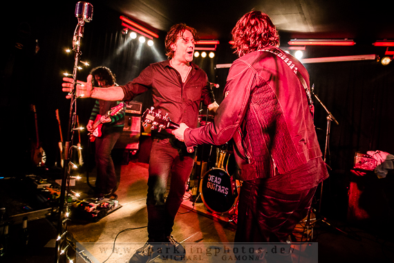 2014-12-20_Dead_Guitars_-_Bild_028x.jpg