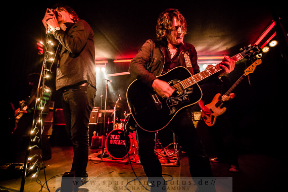 2014-12-20_Dead_Guitars_-_Bild_030x.jpg