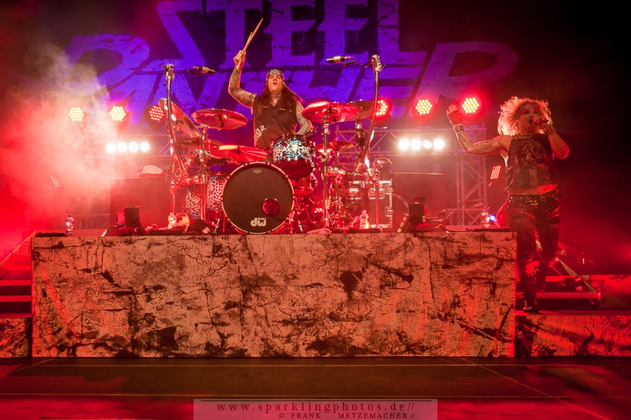 2015-03-25_Steel_Panther_-_Bild_027.jpg