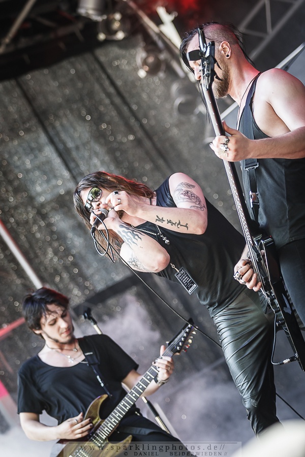 2015-07-04_Vlad_In_Tears_-_Bild_005.jpg