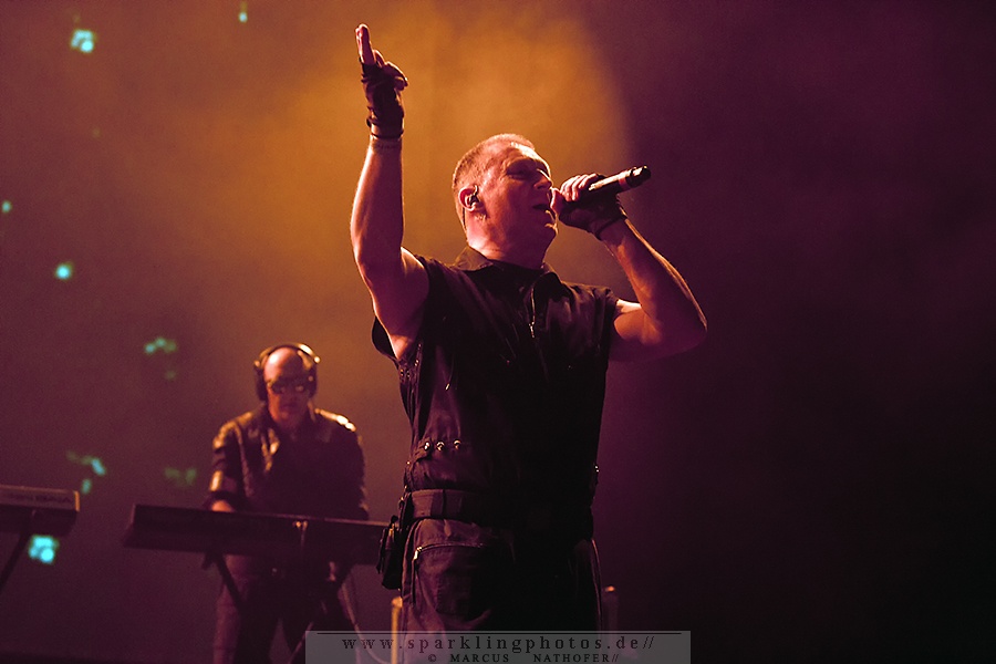 2015-07-25_Front_242_-_Bild_001.jpg