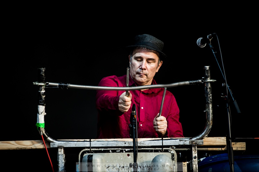 2015-08-09_EinstuerzendeNeubauten_Bild_08.jpg