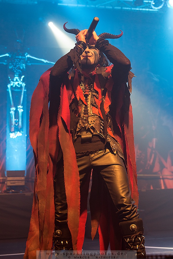 2015-10-24_Cradle_Of_Filth_-_Bild_014.jpg