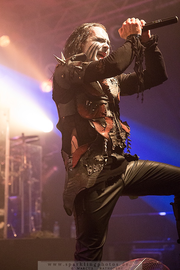 2015-10-24_Cradle_Of_Filth_-_Bild_042.jpg