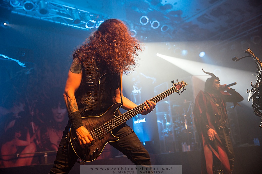 2015-10-24_Cradle_Of_Filth_-_Bild_043.jpg