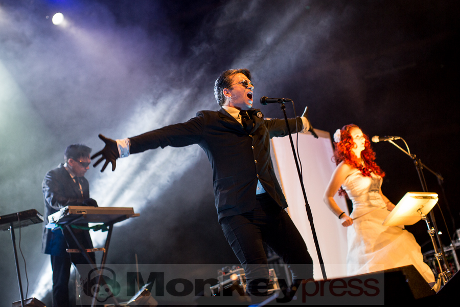 Welle: Erdball © Thomas Bunge