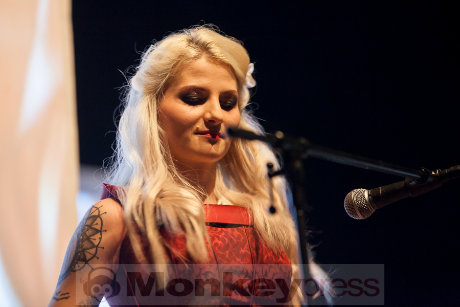 Welle: Erdball © Thomas Bunge