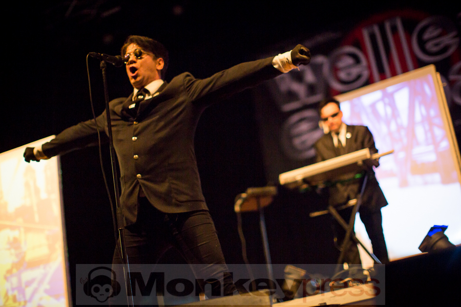 Welle: Erdball © Thomas Bunge