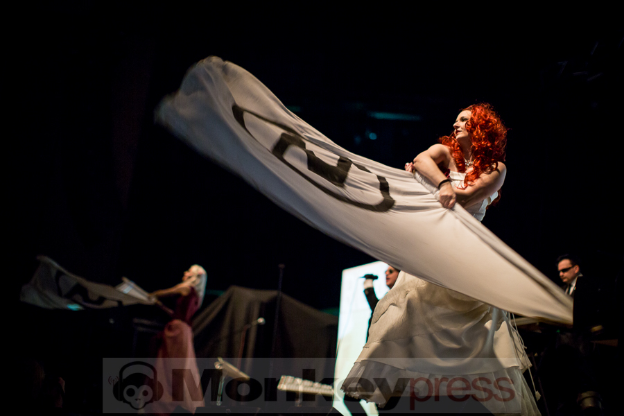 Welle: Erdball © Thomas Bunge