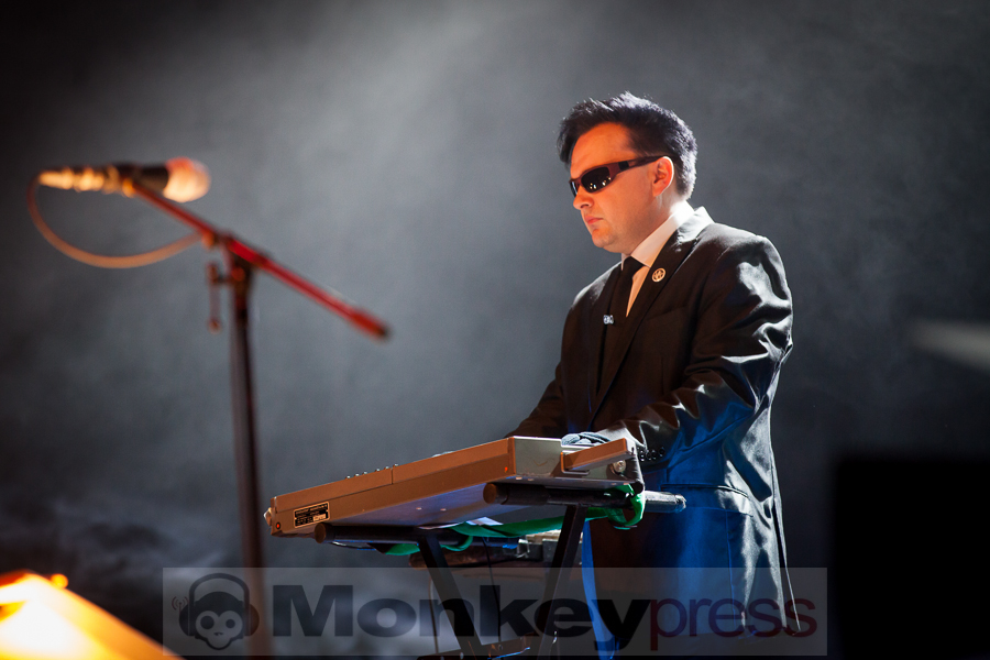 Welle: Erdball © Thomas Bunge