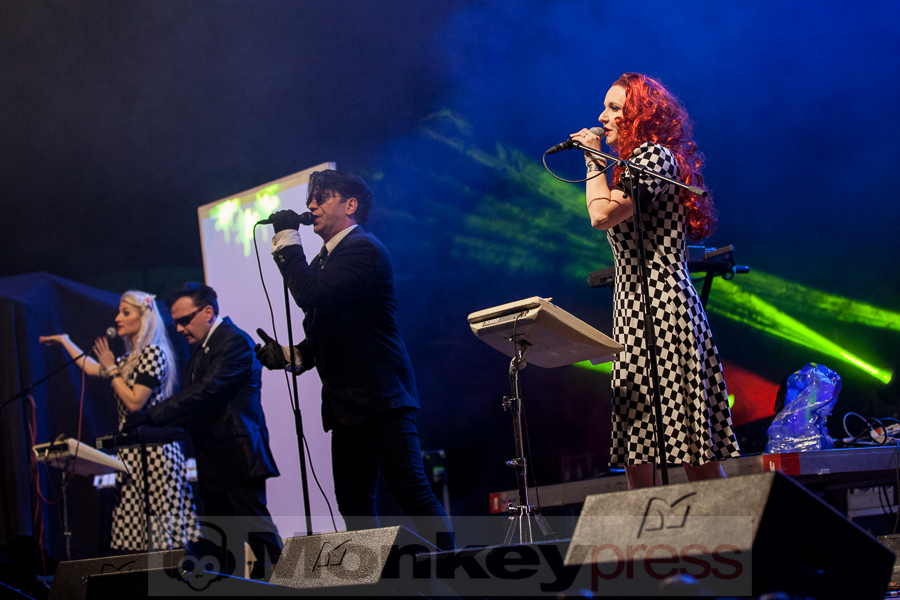 Welle: Erdball © Thomas Bunge