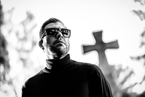 ERIK COHEN bringt "Weisses Rauschen" auf die Bühnen