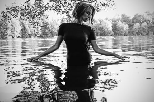 FEMME SCHMIDT: Neues Video zu "Surround Me With Your Love" FEMME SCHMIDT: Neues Video zu "Surround Me With Your Love"