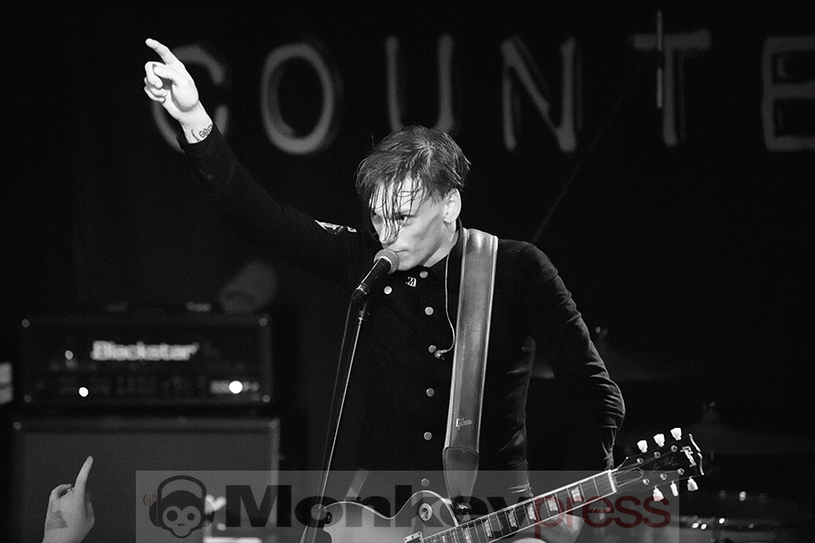 Fotos: COUNTERFEIT
