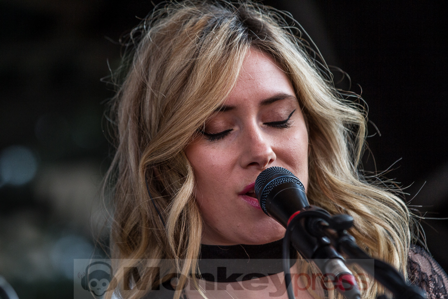 Walking On Cars, © Markus Hillgärtner